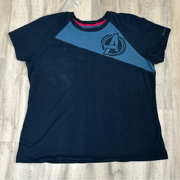 Disney Parks DCA Avengers Campus T-shirt Women’s T-shirt Size XL Grey Black - Picture 1 of 8